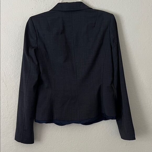 Like New! Banana Republic Women's Wool Stretch Padded Shoulder Blazer in Size 6 - Picture 5 of 13